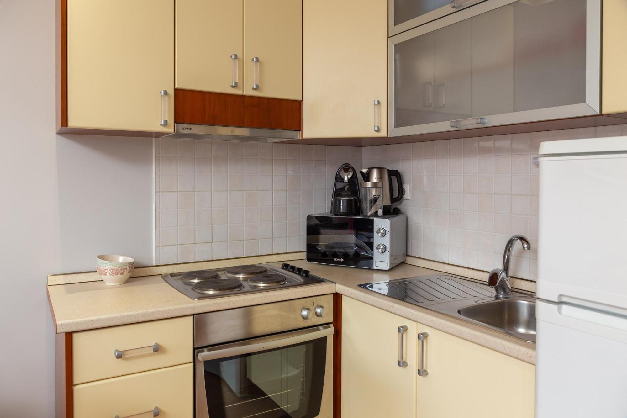 Brkic Apartments With Private Parking Makarska Oda fotoğraf