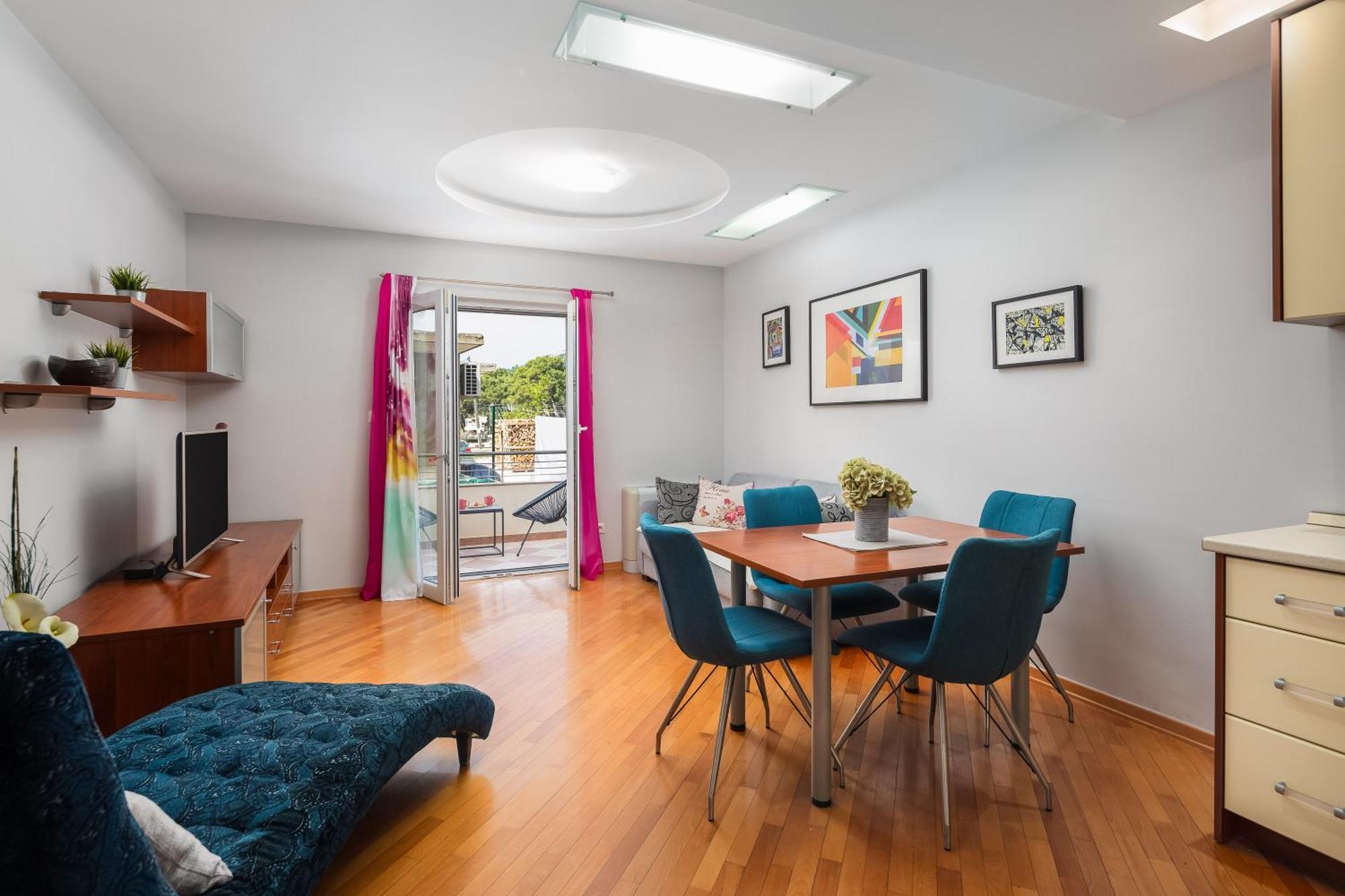 Brkic Apartments With Private Parking Makarska Oda fotoğraf