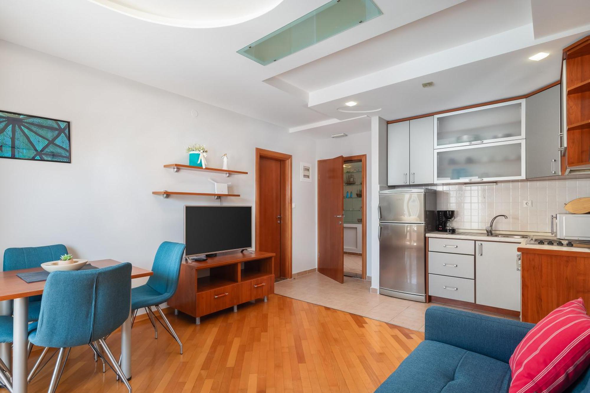 Brkic Apartments With Private Parking Makarska Oda fotoğraf