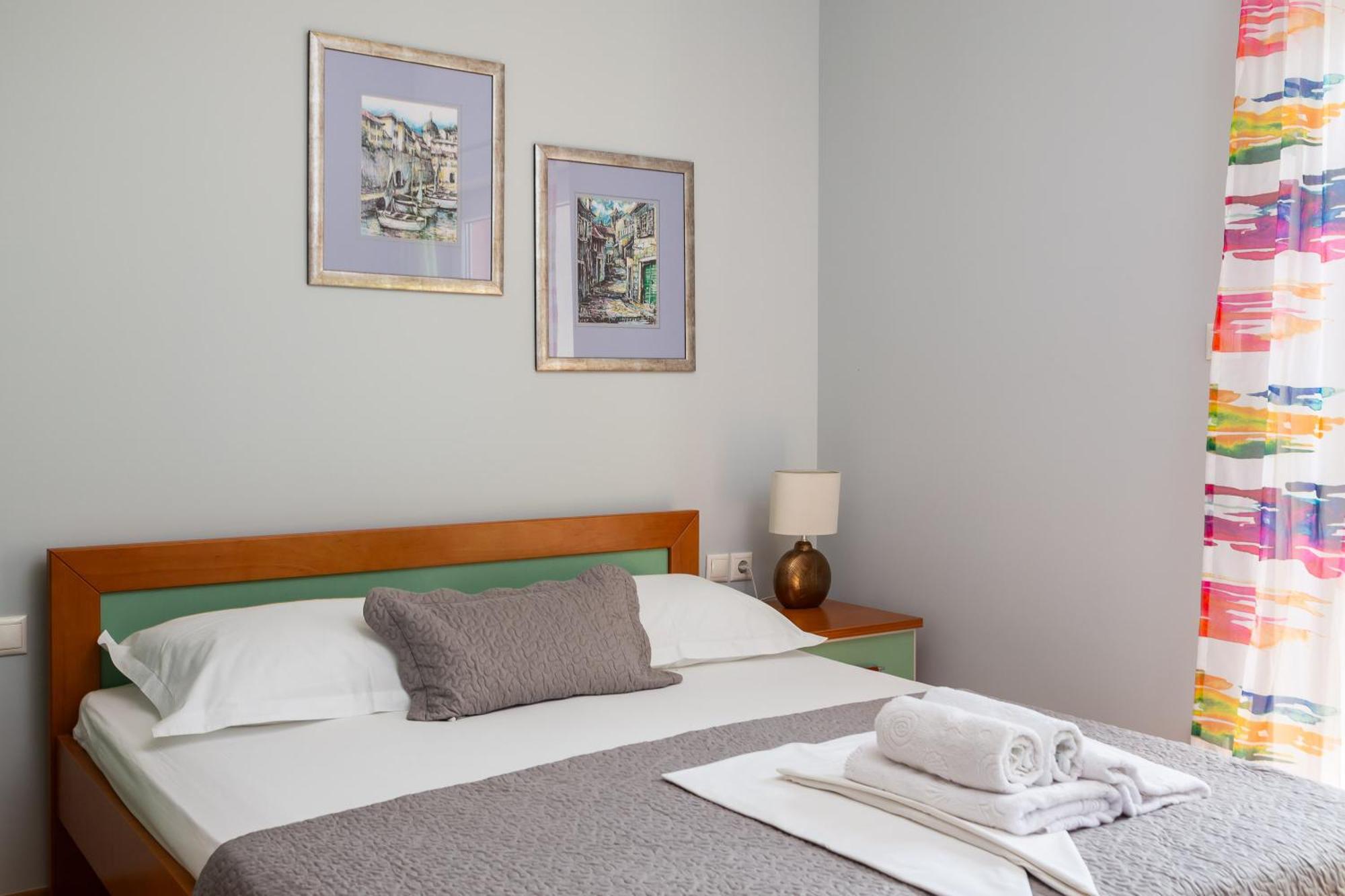 Brkic Apartments With Private Parking Makarska Oda fotoğraf