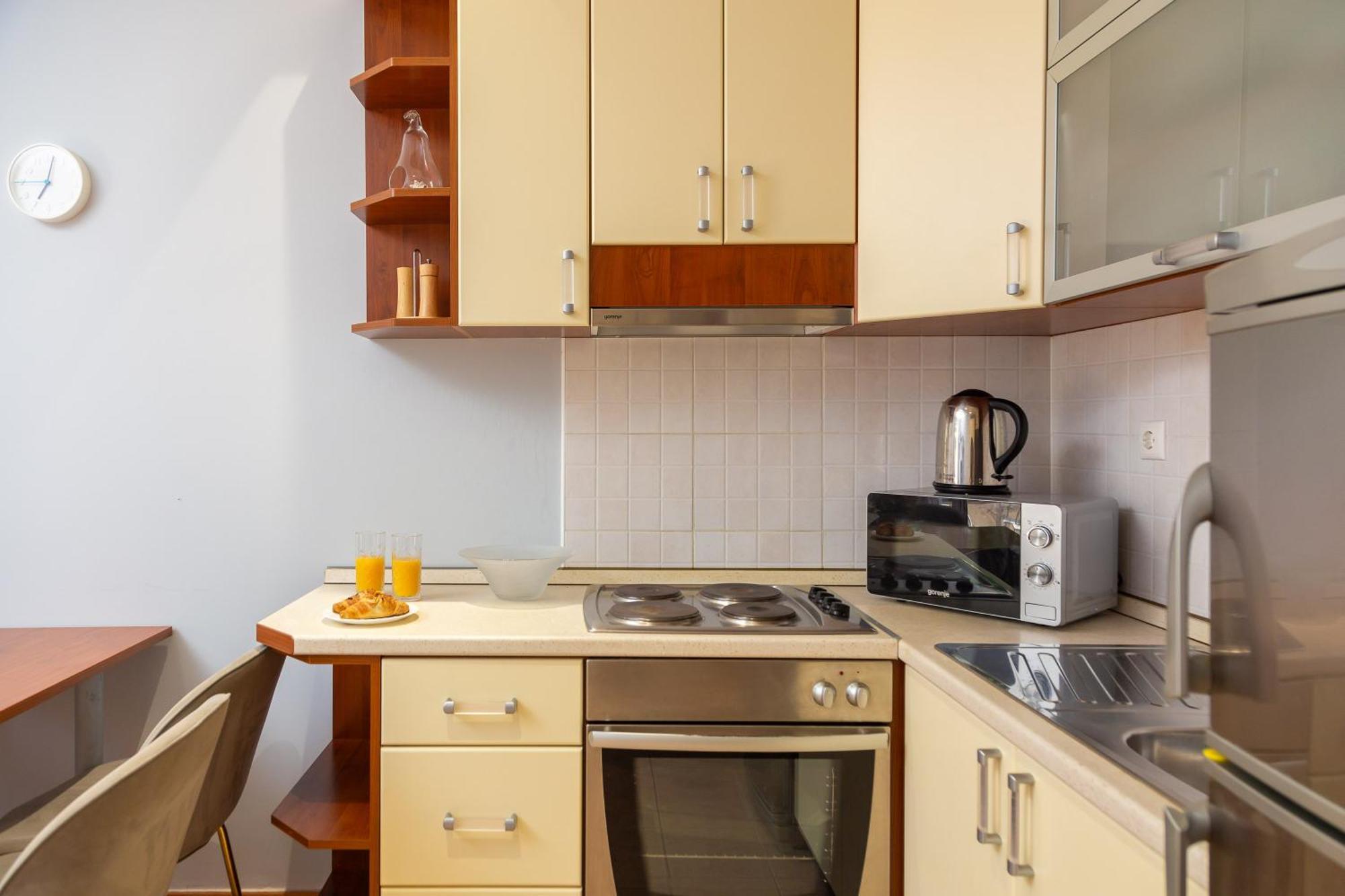 Brkic Apartments With Private Parking Makarska Oda fotoğraf
